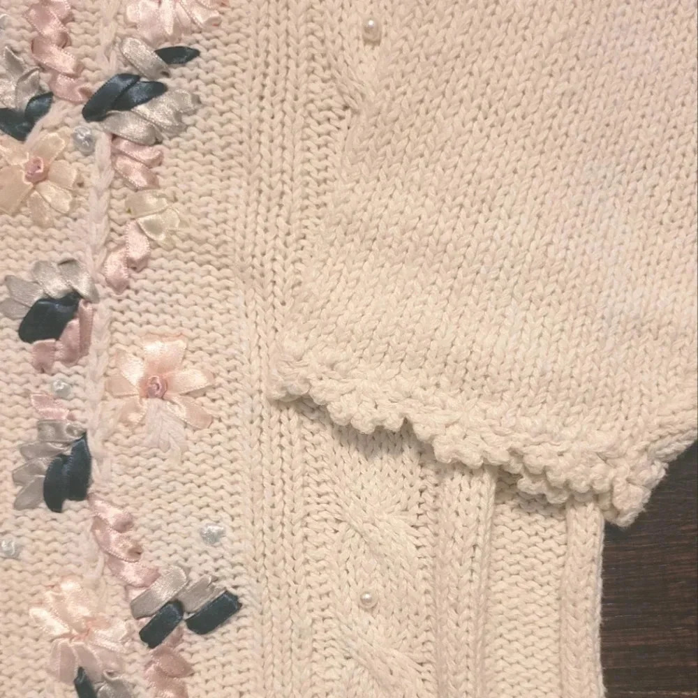 Vintage cream crochet lace pearls floral whimsy coquette cottagecore sweater M - Picture 8 of 14